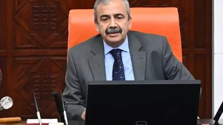 Sırrı Süreyya Önder Yoğun Bakımda: Hayati Tehlikesi Sürüyor