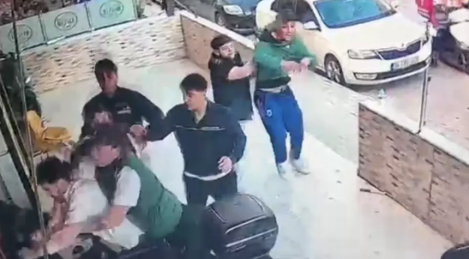 Avcılar’da Bıçaklı Kavga: 2 Kişi Yaralandı, 3 Şüpheli Gözaltında