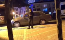 Esenyurt’ta Gece Yarısı Otomobil Hırsızlığı Kamerada