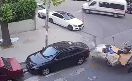 Esenyurt’ta At Arabası Park Halindeki Otomobile Çarptı