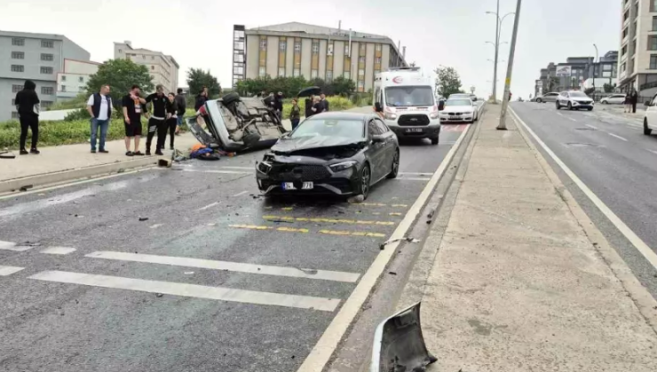 Beylikdüzü’nde Feci Kaza: Araç Takla Attı, 4 Yaralı!