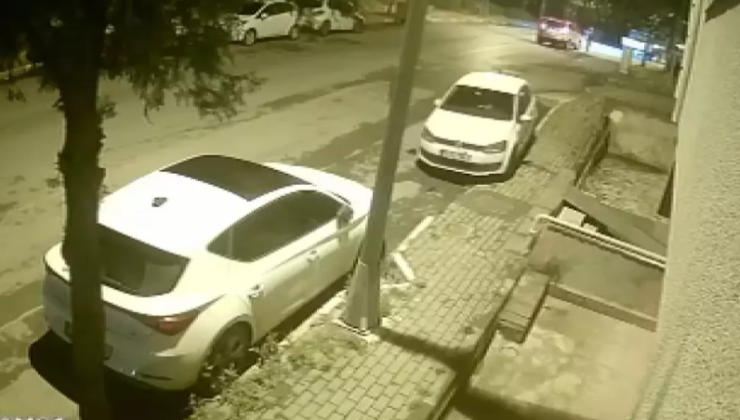 Avcılar’da Gece Yarısı Kaza: Sürücü Kaçtı, Güvenlik Kamerası Her Şeyi Kaydetti