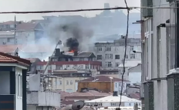Bağcılar’da Korkutan Çatı Yangını! Alevler Gecenin Sessizliğini Bozdu