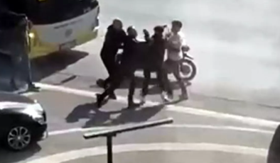 Avcılar’da Yol Kavgası: Otobüs Şoförü ile Motosikletli Birbirine Girdi