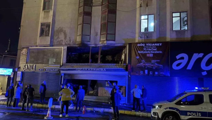 Küçükçekmece’de Gece Saatlerinde Yangın Paniği