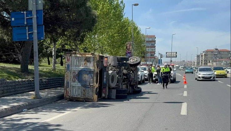 D-100 Karayolunda Kamyon Devrildi: Trafik Felç, 2 Yaralı