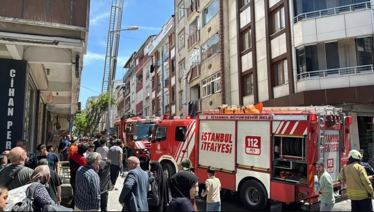 Küçükçekmece’de 6 Katlı Binanın Çatısı Alev Aldı