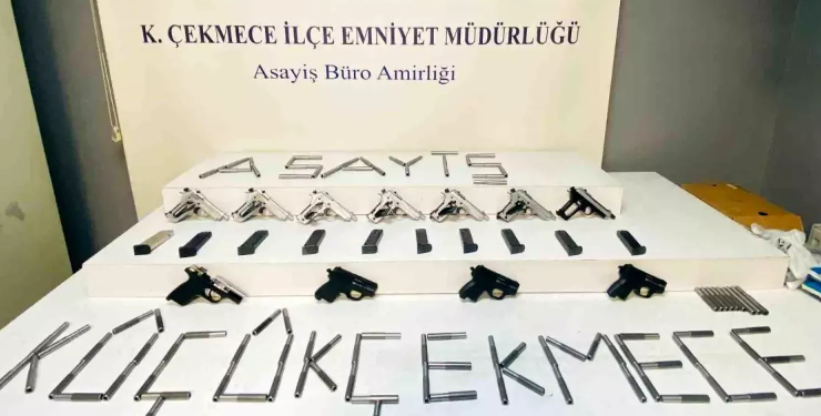 Küçükçekmece’de Silah Ticareti Operasyonu: Aracı Depoya Çevirmiş