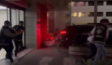 Avcılar’da Motosikletli Saldırganlar Kafeyi Kurşunladı!