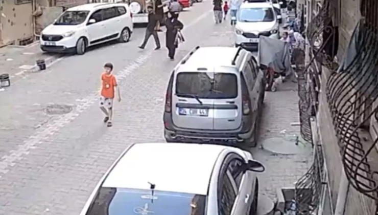 Esenyurt’ta Hırsızlık Kamerada: Kalabalık Sokakta Kadının Telefonunu Çaldı!