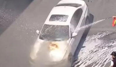 Küçükçekmece’de Seyir Halindeki Araç Alev Aldı!