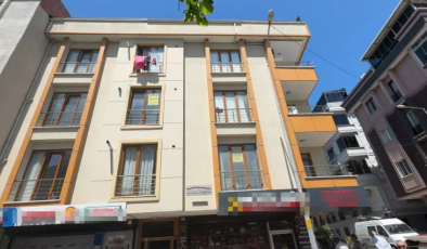Avcılar’da ‘Çöp Ev’ İhbarı! Eşya Yığınları Kamyonla Taşındı