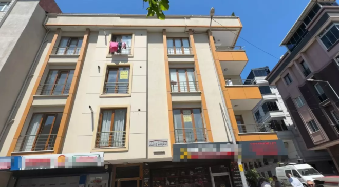 Avcılar’da ‘Çöp Ev’ İhbarı! Eşya Yığınları Kamyonla Taşındı